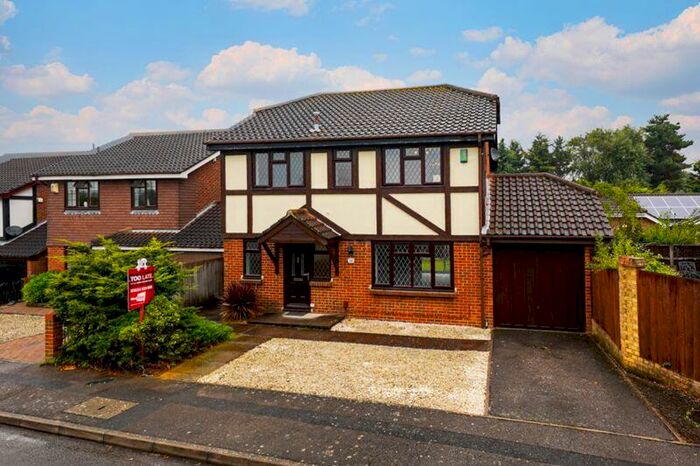 4 Bedroom Detached House To Rent In Willow Road, Aylesford, ME20