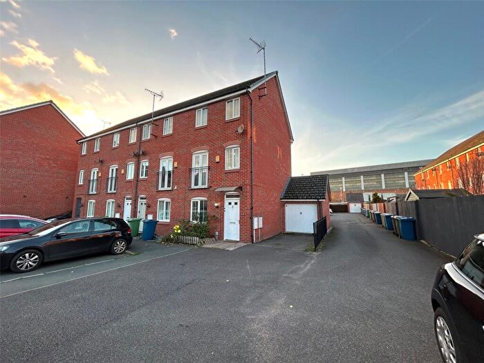 3 Bedroom End Of Terrace House For Sale In Felton Close, Stafford, Staffordshire, ST17