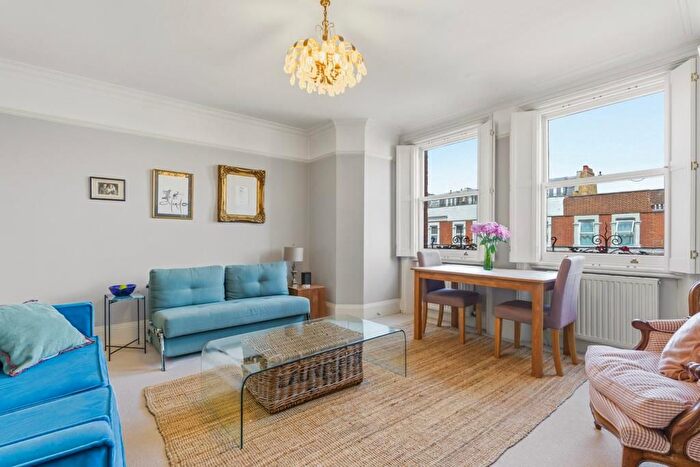 2 Bedroom Flat For Sale In Drive Mansions, Fulham Road, London, SW6