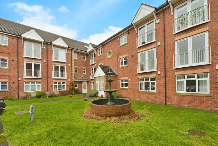 2 Bedroom Flat For Sale In Bole Hill Close, Sheffield, South Yorkshire, S6