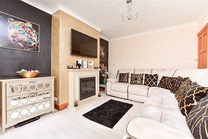 4 Bedroom Semi-detached House For Sale In Dumpton Park Drive, Ramsgate, Kent, CT11