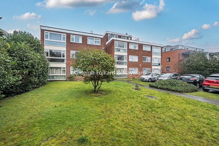 3 Bedroom Flat To Rent In Foxgrove Road, Beckenham, BR3