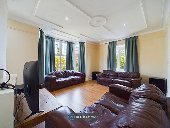 4 Bedroom End Of Terrace House To Rent In Copley Park, Streatham, SW16