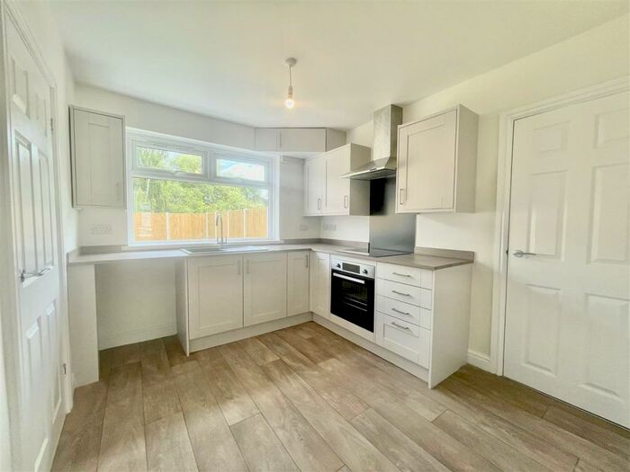 3 Bedroom Terraced House To Rent In Avenue Road, Askern, Doncaster, DN6