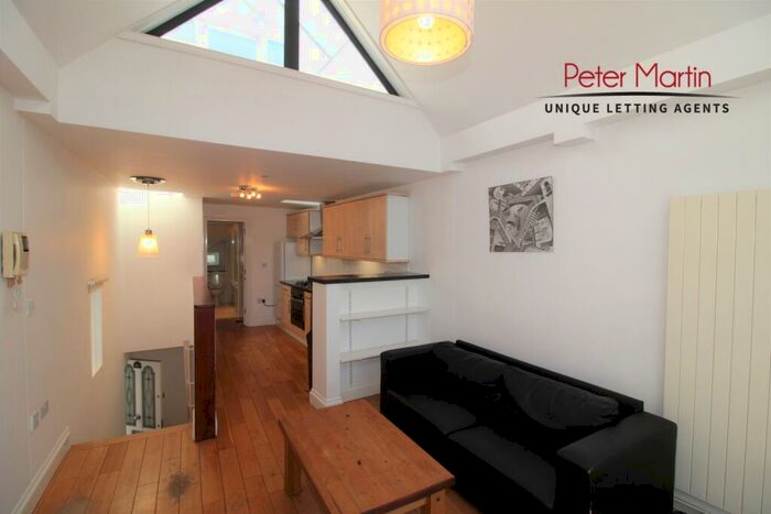 2 Bedroom House To Rent In The Grove, Finchley, N3