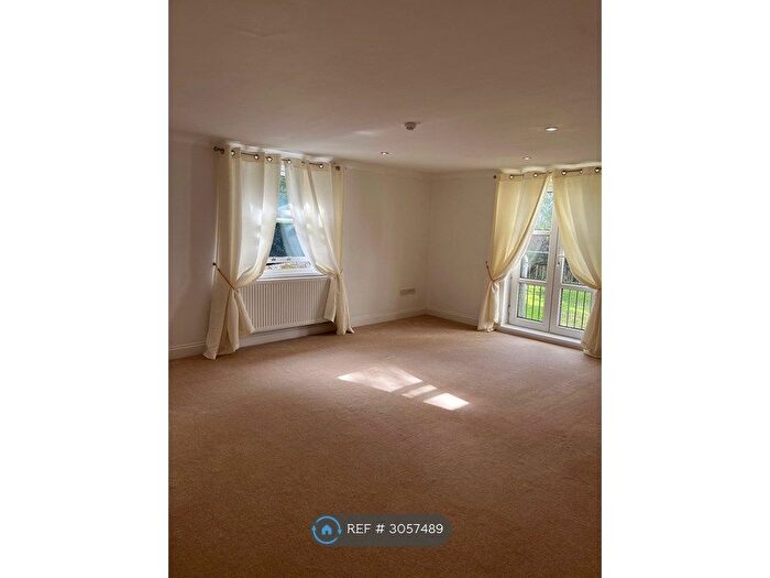 2 Bedroom Flat To Rent In Regent House, Falmouth, TR11
