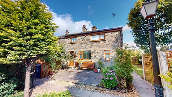 3 Bedroom End Of Terrace House To Rent In Green Lane, Shelf, Halifax, HX3