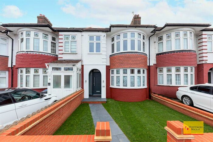 5 Bedroom Property To Rent In Firs Park Avenue, London N21