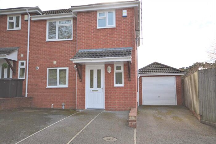 3 Bedroom Town House To Rent In Bournemouth, BH1