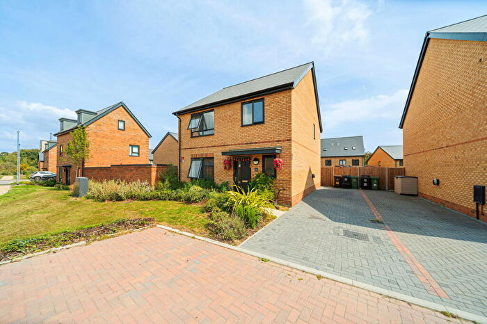 4 Bedroom Detached House For Sale In Everard Road, Greenhithe, DA9