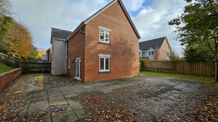 4 Bedroom Detached House To Rent In Tylers Meadow, Torrington, EX38
