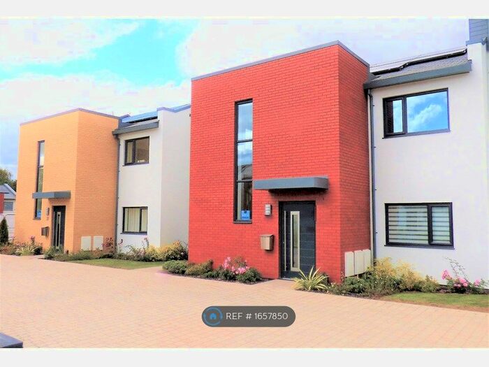 2 Bedroom Flat To Rent In The Chase, Topsham, Exeter, EX3