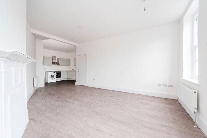 3 Bedroom Flat To Rent In Bridge Street, Pinner, HA5