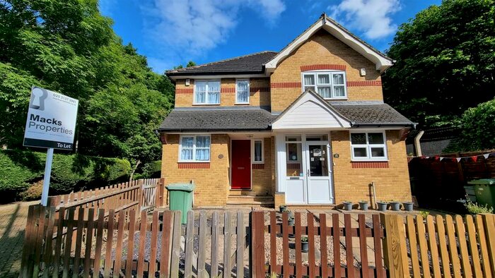 2 Bedroom Semi-Detached House To Rent In Eden Park Avenue, Bromley, BR3