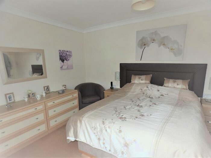 2 Bedroom Detached Bungalow For Sale In Bridge Close, Bursledon, Southampton, SO31