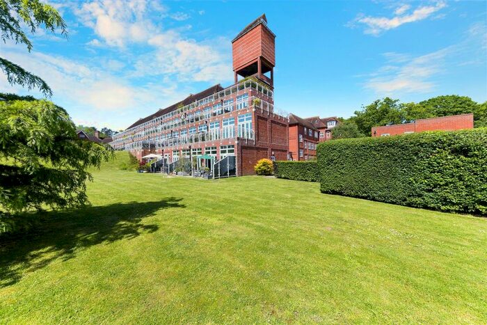 1 Bedroom Flat To Rent In Elizabeth Drive, Banstead, SM7