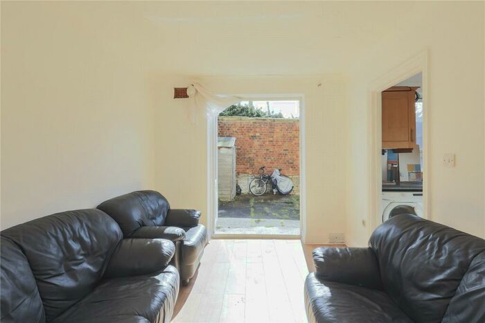 2 Bedroom Apartment To Rent In Ponder Street, Islington, London, N7