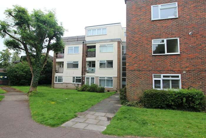 Flat To Rent In Dunraven Drive, Enfield Chase, EN2