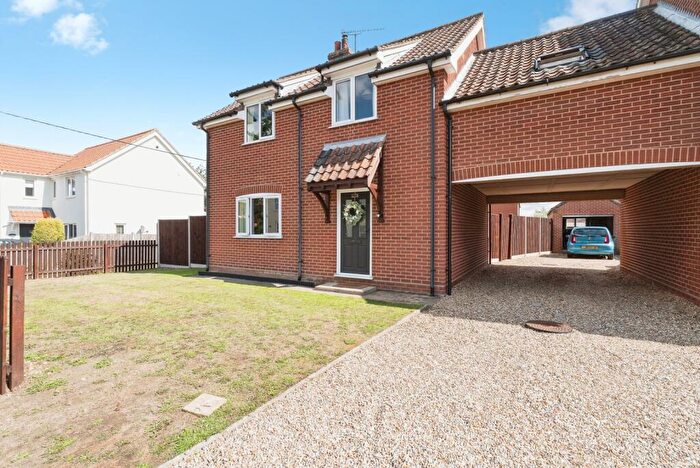 4 Bedroom Link Detached House For Sale In The Street, Bintree, Dereham, NR20