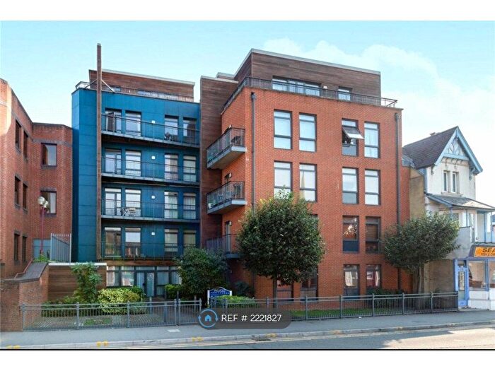 2 Bedroom Flat To Rent In Crown Street, Reading, RG1