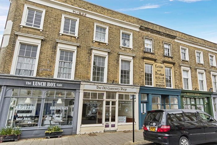 2 Bedroom Flat To Rent In Clarence Road, East Cowes, PO32
