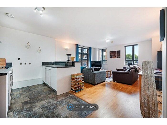 2 Bedroom Flat To Rent In Blantyre Street, Manchester, M15