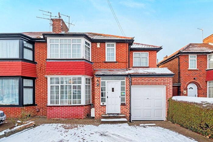 3 Bedroom Semi-Detached House To Rent In Anmersh Grove, Stanmore, HA7