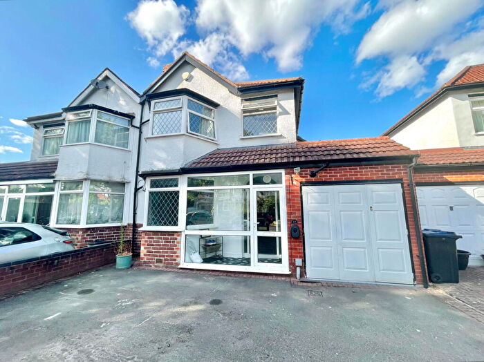 3 Bedroom Semi-Detached House For Sale In Boyleston Road, Hall Green, B28