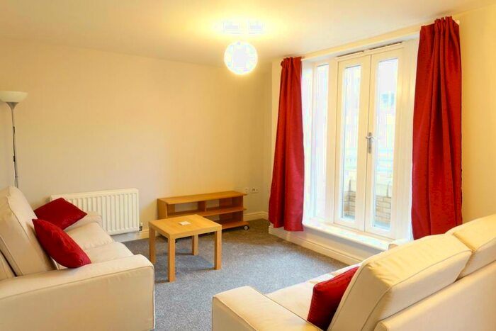 1 Bedroom Flat To Rent In Robinson Street, Bletchley, Milton Keynes, MK3