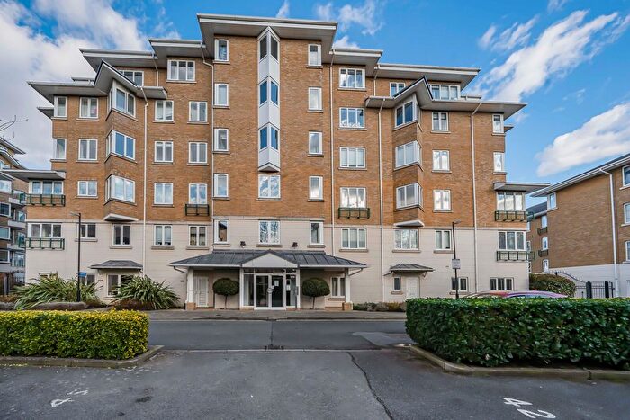 2 Bedroom Flat For Sale In Strand Drive, Surrey, TW9