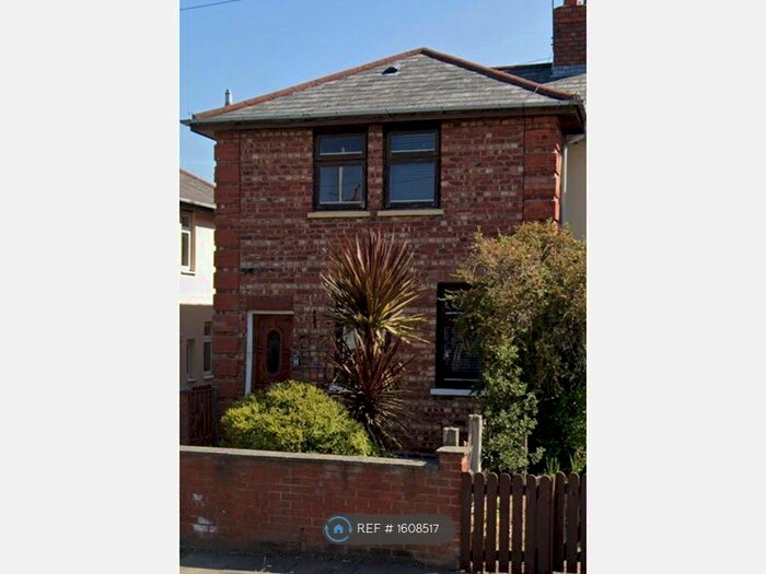 3 Bedroom Semi-Detached House To Rent In Sumner Road, Prenton, CH43