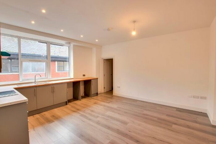 2 Bedroom Flat To Rent In Windsor Road, Trowbridge, BA14