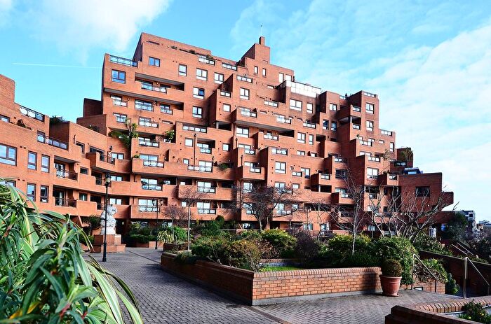 3 Bedroom Flat For Sale In Free Trade Wharf, Wapping, London, E1W