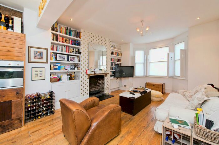 2 Bedroom Flat To Rent In North Pole Road, London, Uk, W10