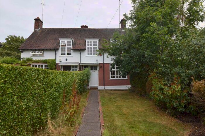 3 Bedroom Cottage To Rent In Midholm, Hampstead Garden Suburb, NW11
