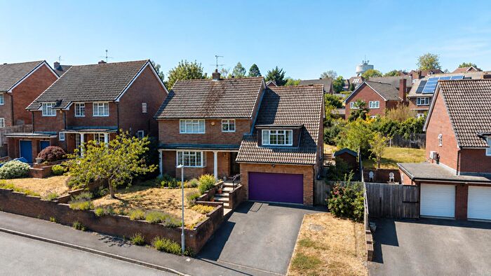 4 Bedroom Detached House For Sale In Fairway Avenue, Tilehurst, Reading, RG30