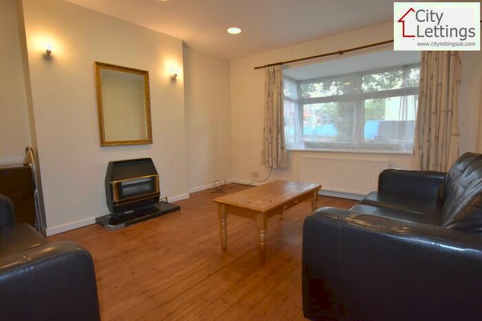 2 Bedroom Apartment To Rent In Bronte Court, NG7