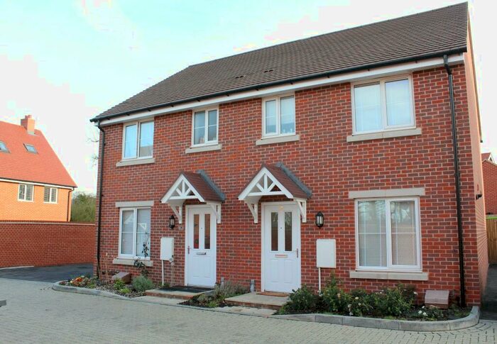 3 Bedroom Semi-Detached House To Rent In Parsons Way, Tongham, GU10