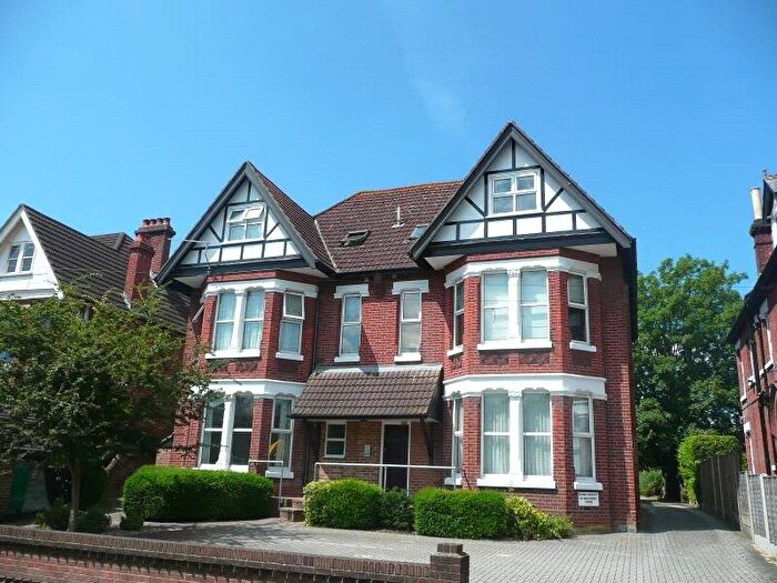1 Bedroom Flat To Rent In Hill Lane, Southampton, Hampshire, SO15