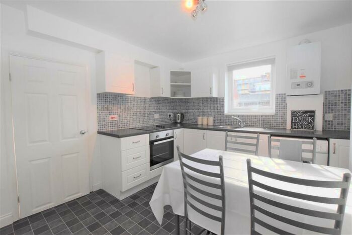 2 Bedroom Flat To Rent In B Orts Road, RG1