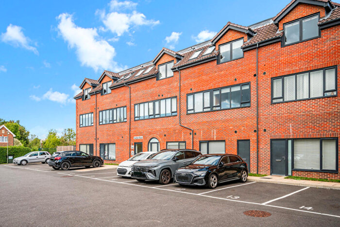 1 Bedroom Apartment For Sale In Fountain House, Cleeve Road, KT22