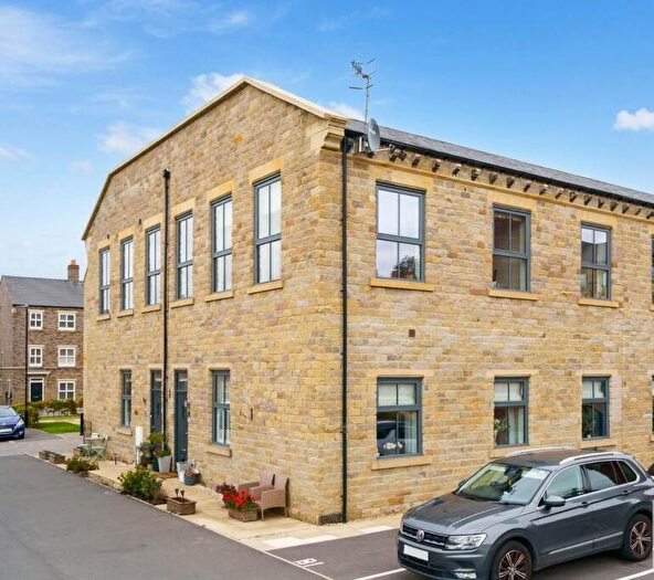 2 Bedroom Apartment To Rent In Dyehouse Walk, Leeds, West Yorkshire, LS19