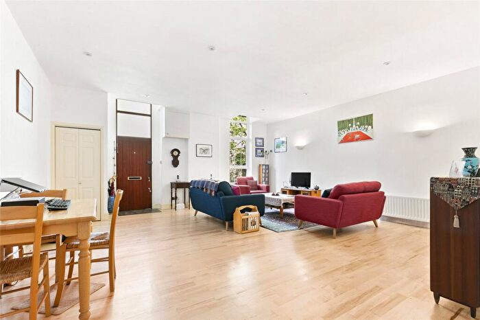 2 Bedroom Apartment To Rent In Alexander Studios, Haydon Way, London, SW11