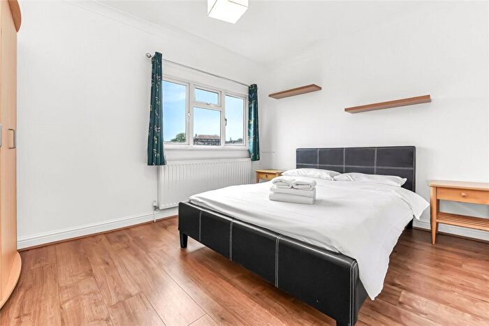 5 Bedroom Semi-Detached House To Rent In Glebe Crescent, London, NW4