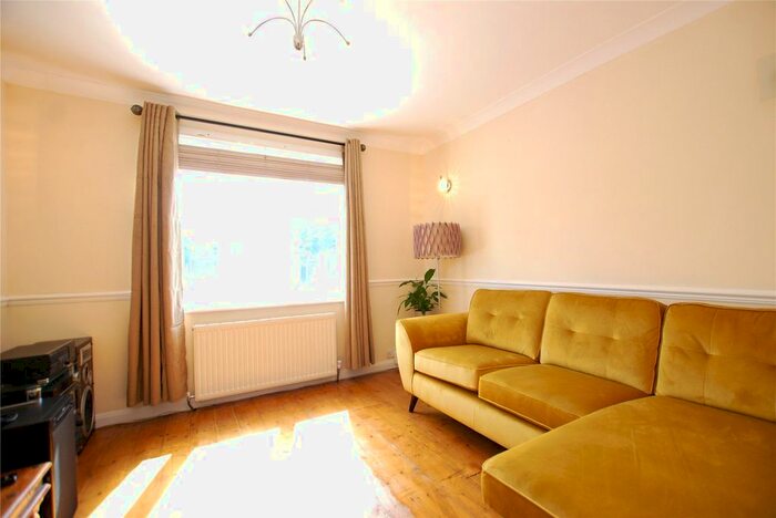 4 Bedroom Semi-Detached House To Rent In Tamworth Lane, Mitcham, Surrey, CR4