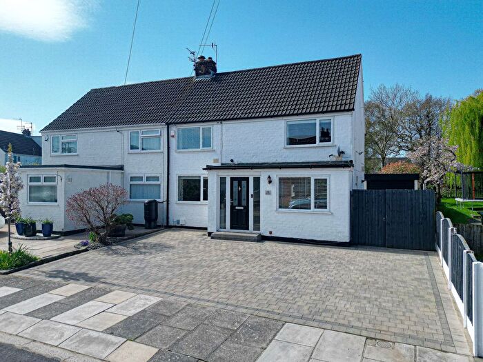 3 Bedroom Semi Detached House For Sale In Hillview Drive, Wirral, CH49