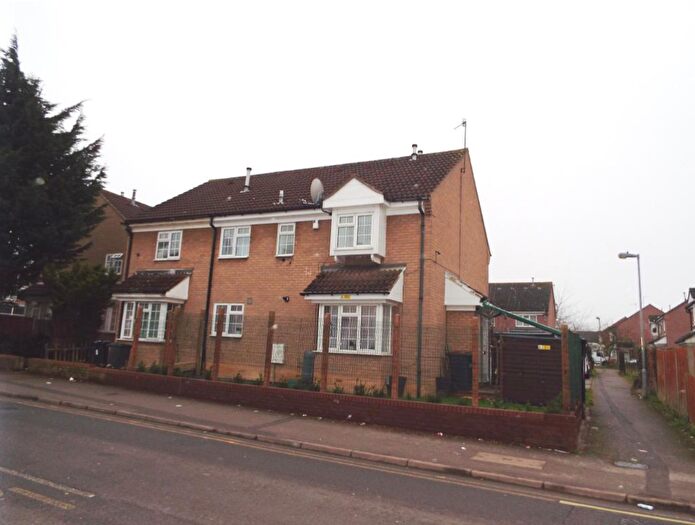 2 Bedroom Semi Detached House To Rent In Dorrington Close, Luton, Bedfordshire, LU3