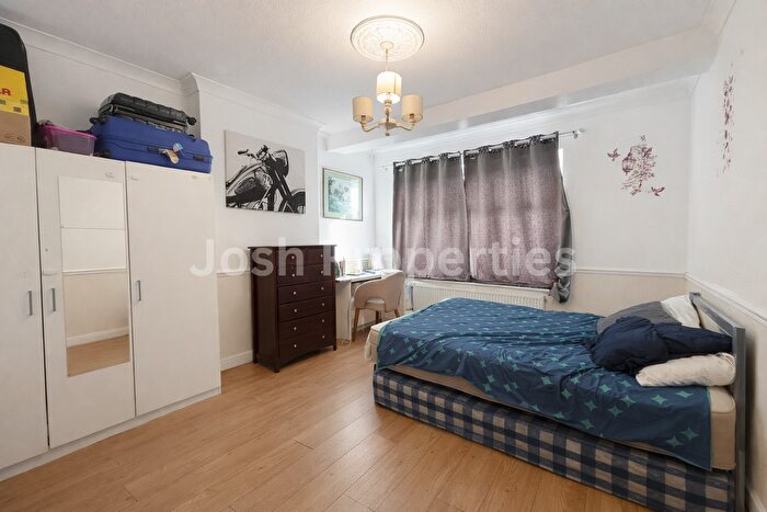3 Bedroom End Terrace House To Rent In Eastern Avenue, Ilford, IG2