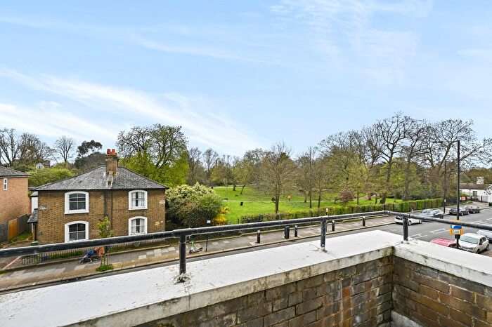 2 Bedroom Flat To Rent In Paddenswick Court, Ravenscourt Park, London, W6