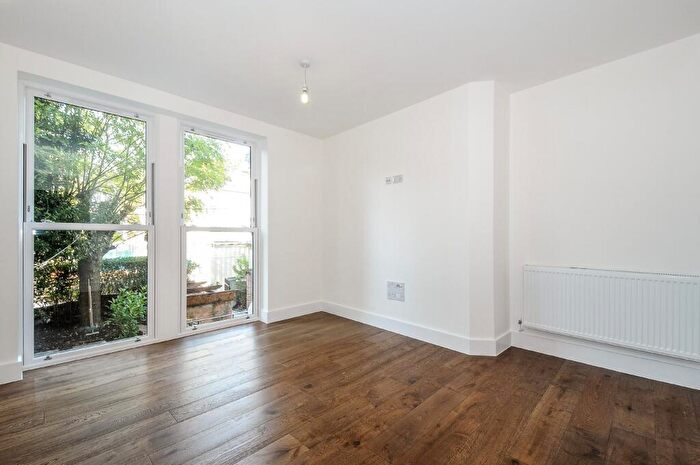 2 Bedroom Flat To Rent In Evering Road, London, E5